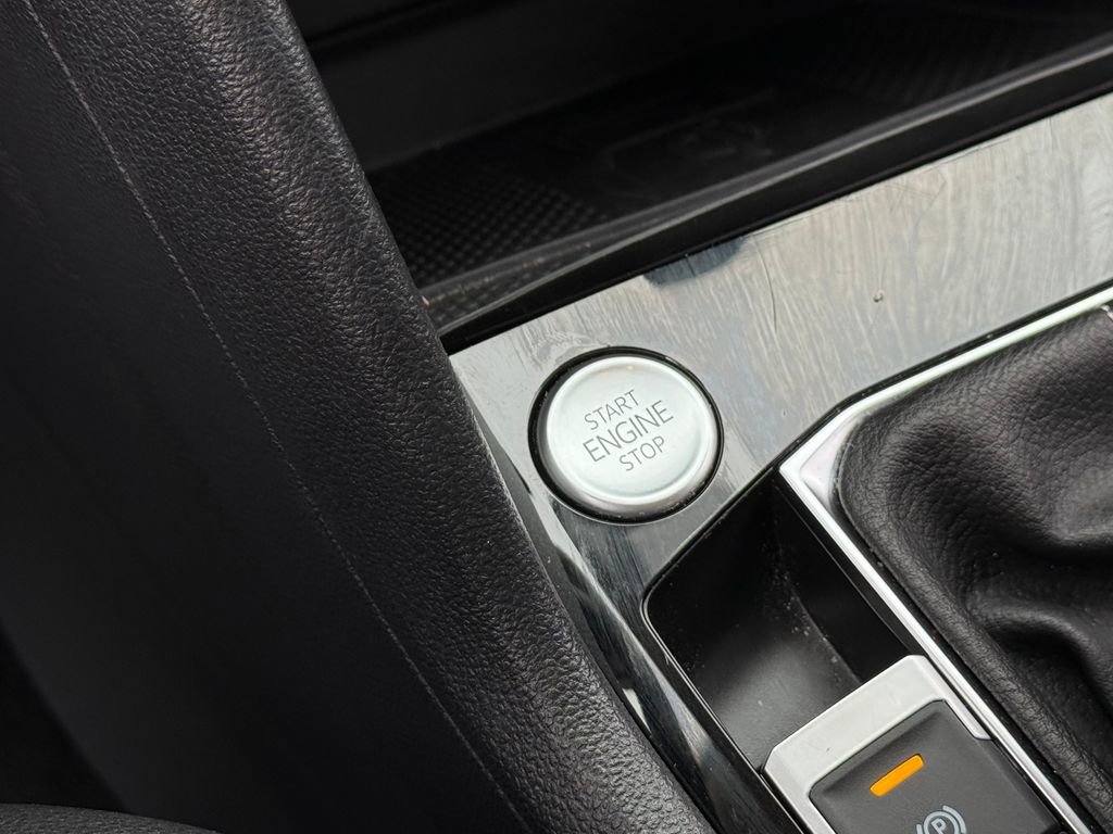 Used 2024 Volkswagen Taos SE image 30