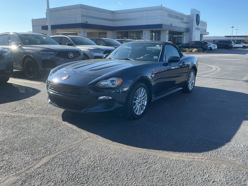 Used 2018 FIAT 124 Spider Classica video 1