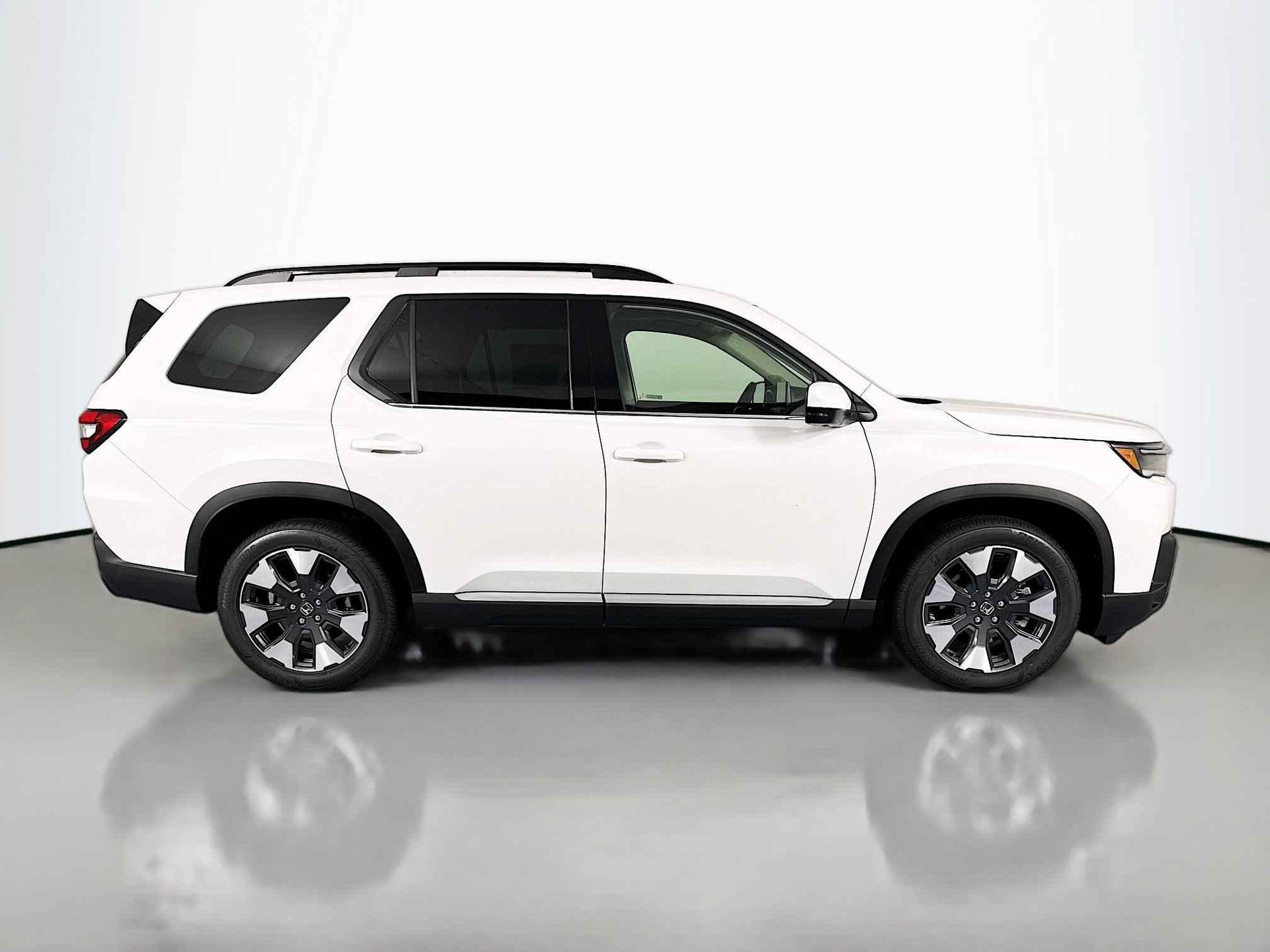 New 2026 Honda Pilot Touring image 4