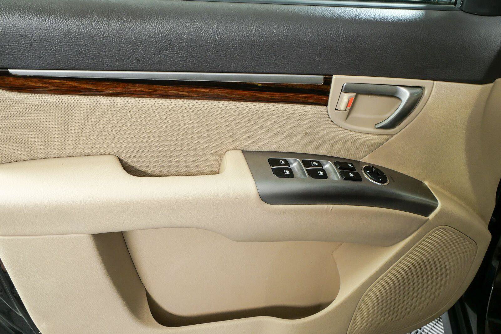 Used 2011 Hyundai Santa Fe GLS FWD image 6
