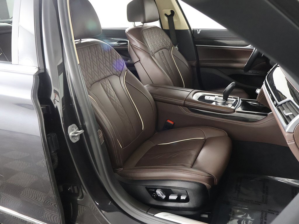 Used 2022 BMW 740i xDrive w/ Premium Package image 36