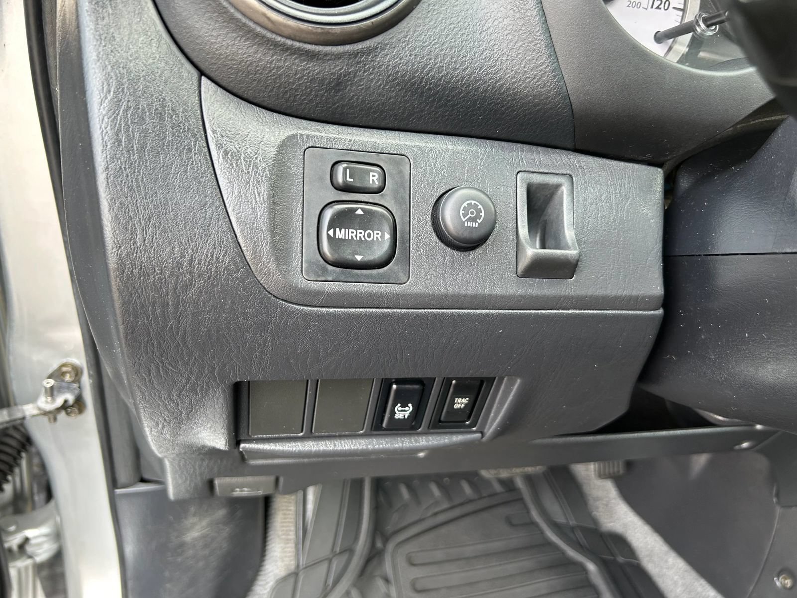 Used 2005 Toyota RAV4 2WD w/ Sport Pkg image 16