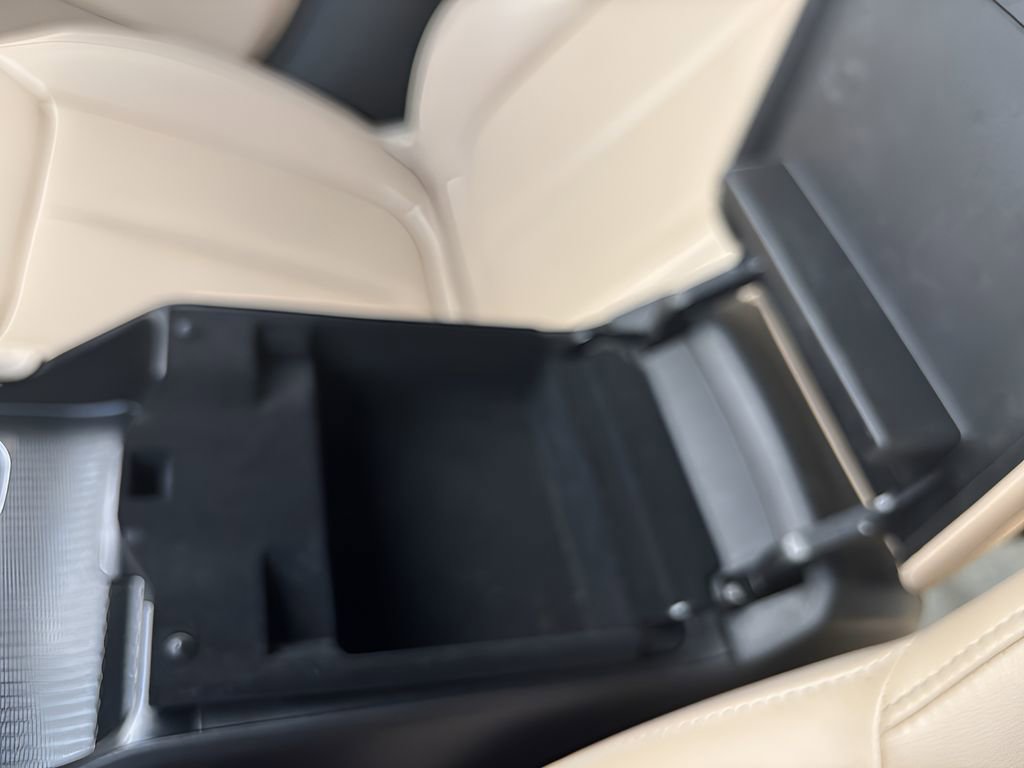 Used 2024 Jeep Grand Cherokee L Limited w/ Black Appearance Package image 17