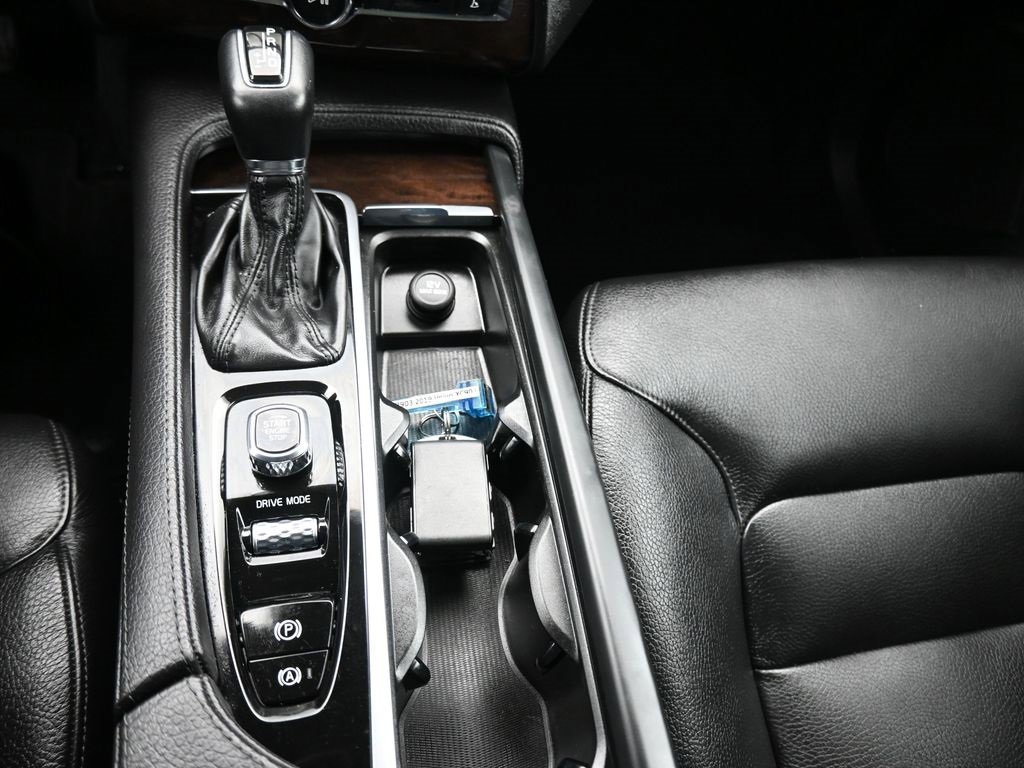 Used 2019 Volvo XC90 T6 Momentum w/ Protection Package Premier image 16