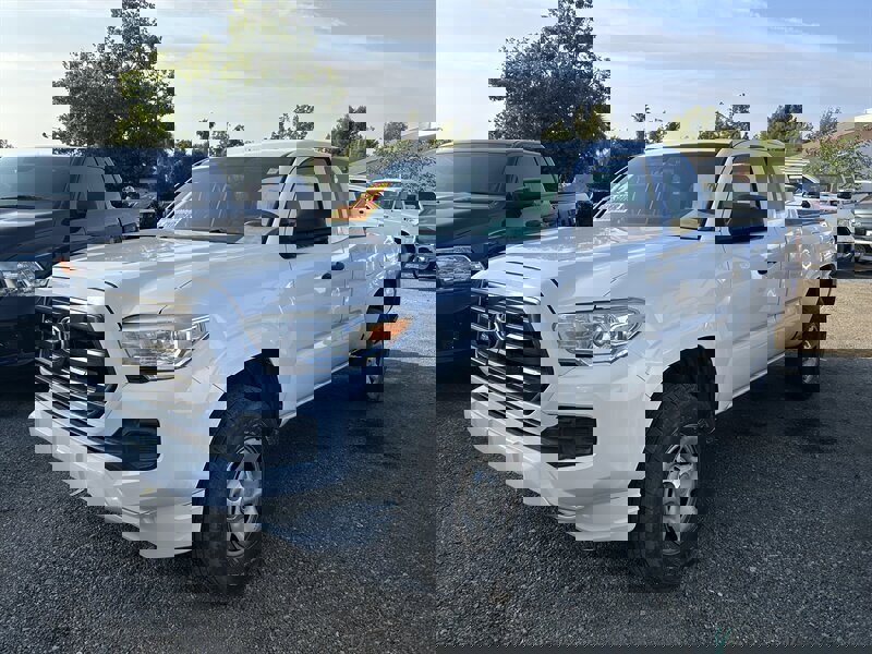 Used 2017 Toyota Tacoma SR image 9