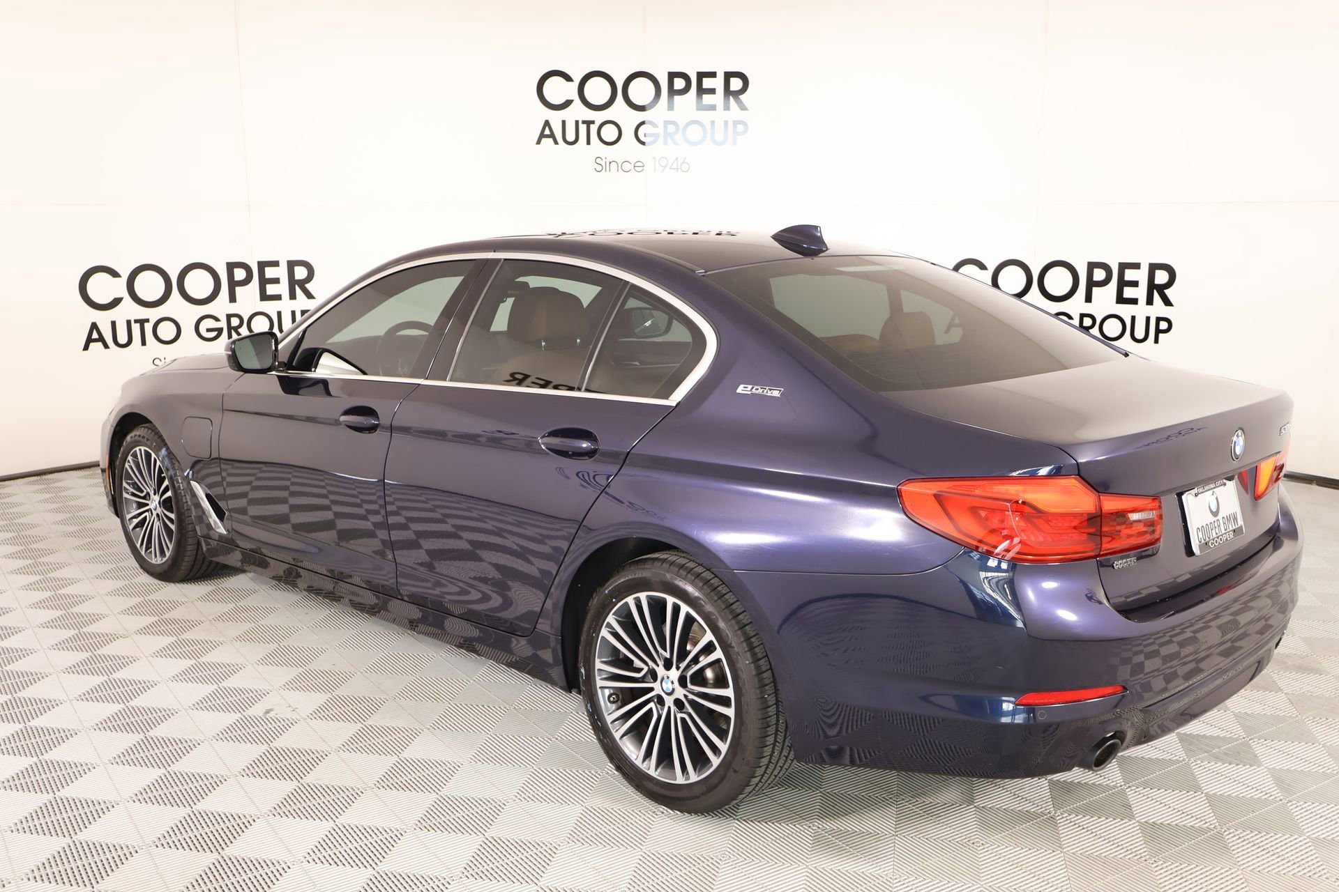 Used 2019 BMW 530e xDrive w/ Convenience Package image 24