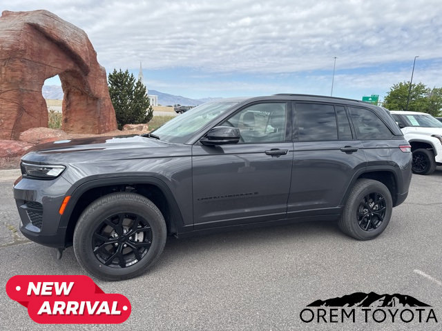 Used 2024 Jeep Grand Cherokee Altitude AWD/4WD image 3