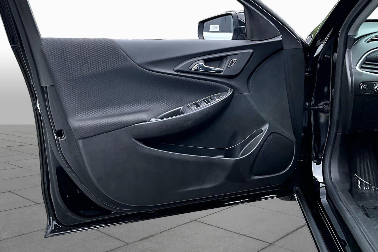 Used 2023 Chevrolet Malibu RS FWD image 21