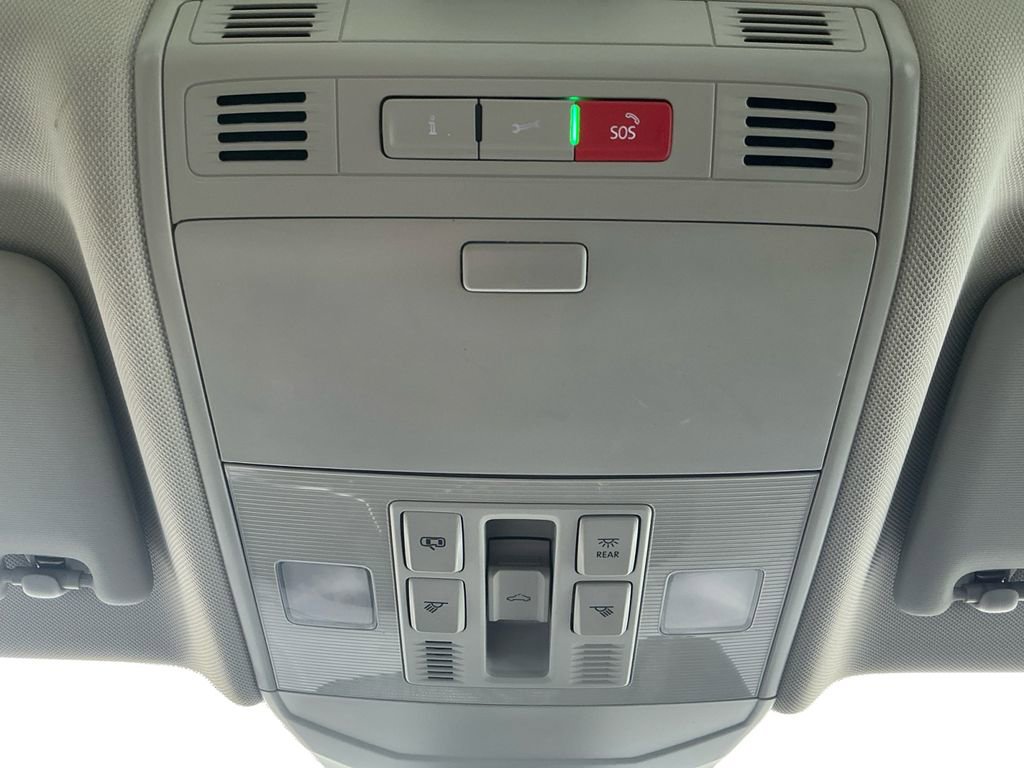 Used 2022 Volkswagen Jetta SE w/ Panoramic Sunroof Package image 24