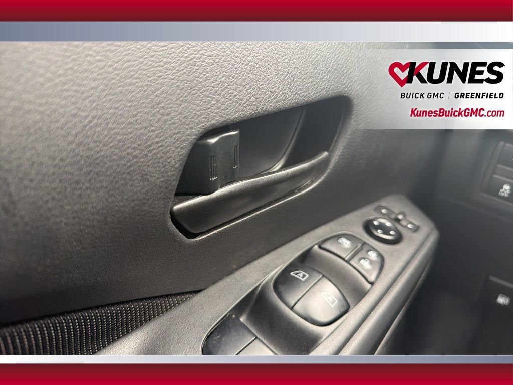 Used 2024 Nissan Kicks S image 32