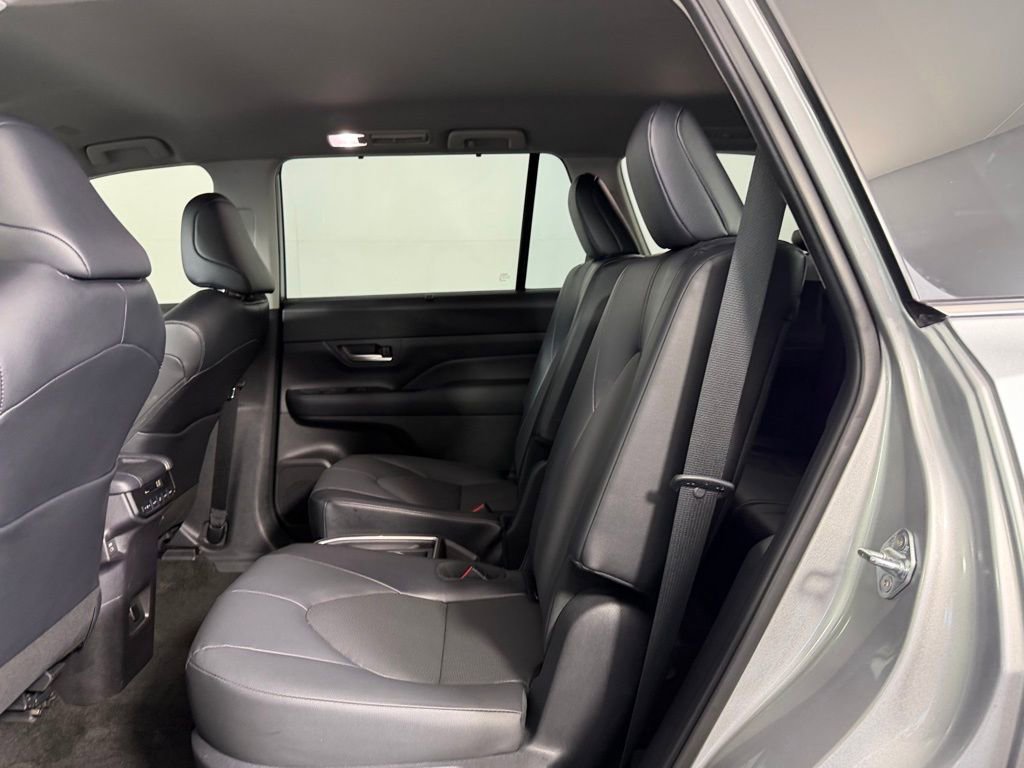 Used 2025 Toyota Grand Highlander FWD image 25