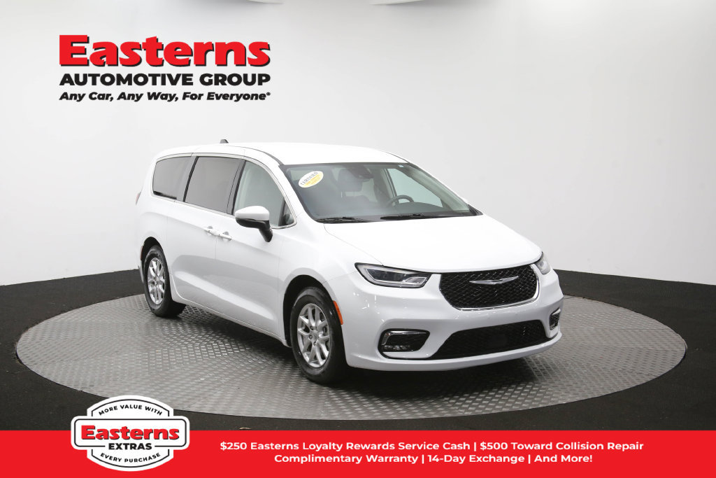 Used 2023 Chrysler Pacifica Touring-L FWD image 52