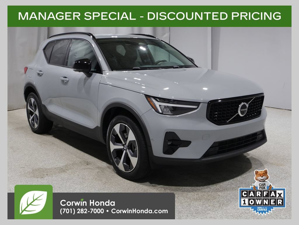Used 2024 Volvo XC40 B5 Plus AWD/4WD image 1