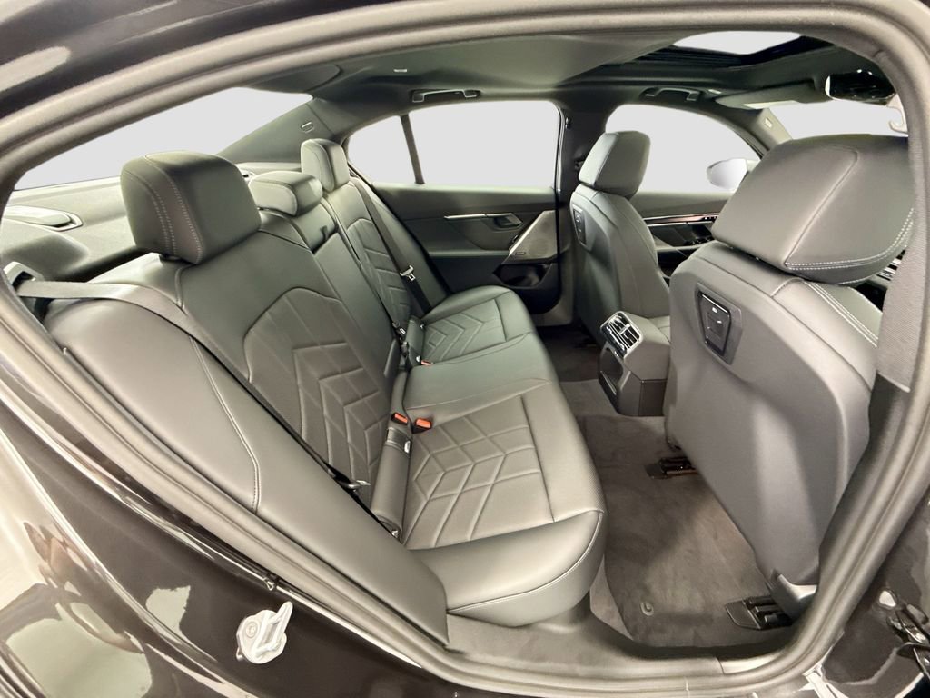 New 2026 BMW i5 eDrive40 image 21