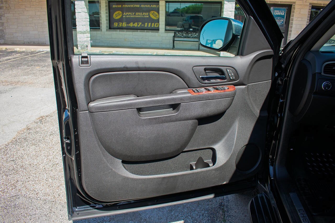 Used 2013 Chevrolet Avalanche LTZ image 11