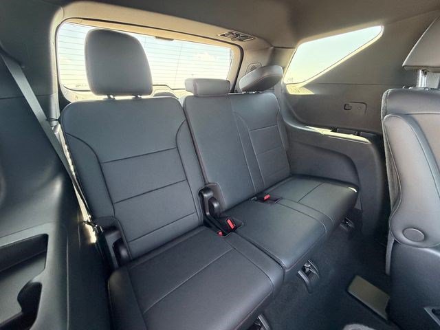 Used 2024 Chevrolet Traverse Z71 w/ Enhanced Driving Package AWD/4WD image 17