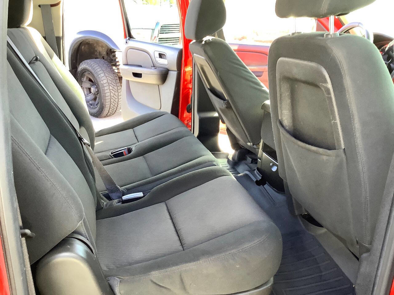 Used 2013 Chevrolet Suburban LS image 31