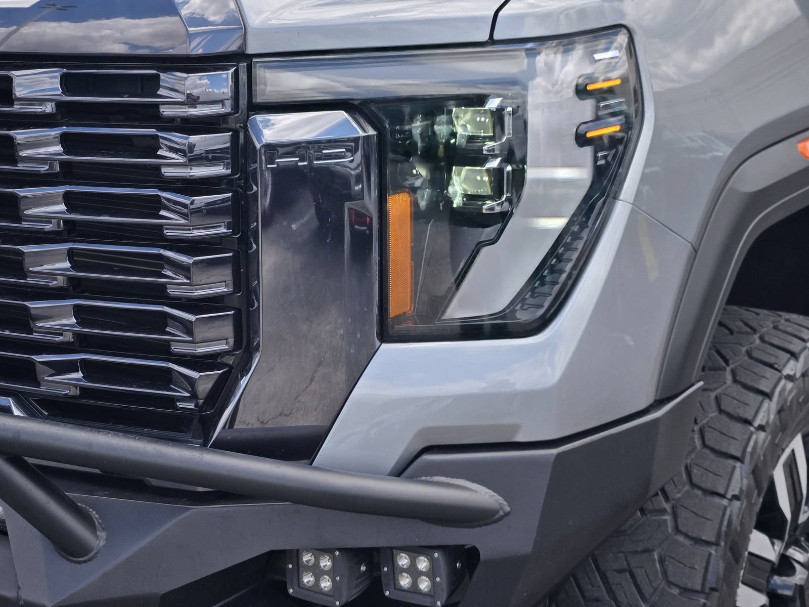 Used 2024 GMC Sierra 2500 Denali Ultimate AWD/4WD image 10