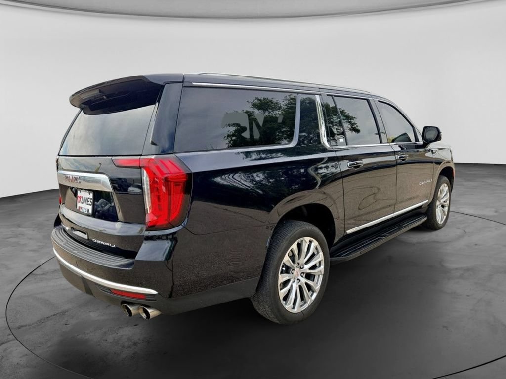 Used 2024 GMC Yukon XL Denali w/ Advanced Technology Package AWD/4WD image 7