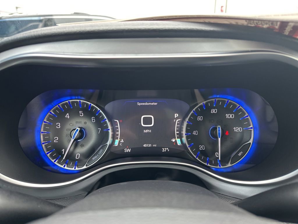 Used 2025 Chrysler Pacifica Limited image 22