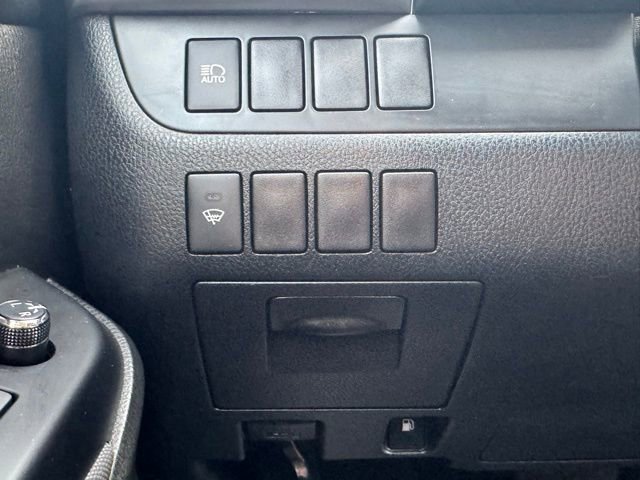 Certified 2017 Toyota Highlander LE w/ Carpet Mat Package AWD/4WD image 30