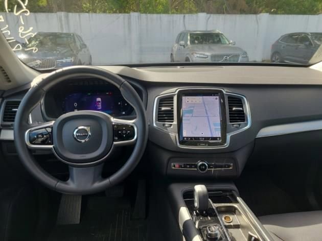Used 2024 Volvo XC90 B5 Core w/ Protection Package Premier image 4