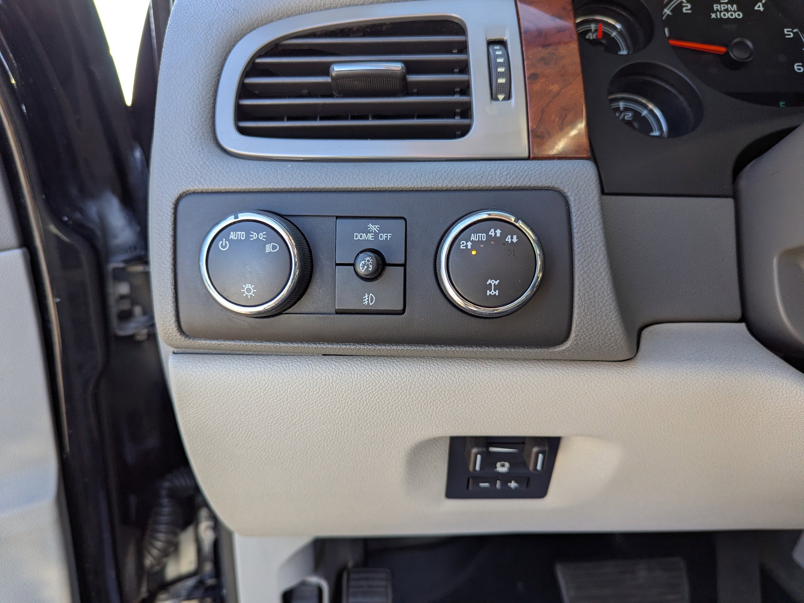 Used 2013 Chevrolet Avalanche LT w/ All-Star Edition AWD/4WD image 14