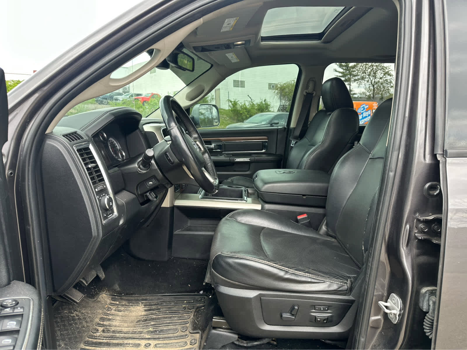 Used 2014 RAM 1500 Laramie image 9