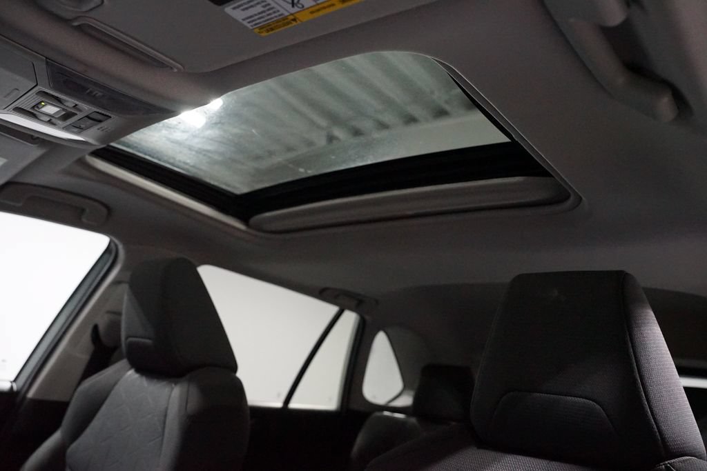 Used 2022 Toyota RAV4 XLE w/ Convenience Package FWD image 33