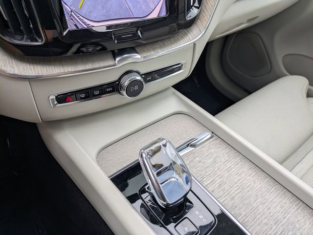 Certified 2023 Volvo XC60 B6 Ultimate w/ Protection Package Premier AWD/4WD image 23