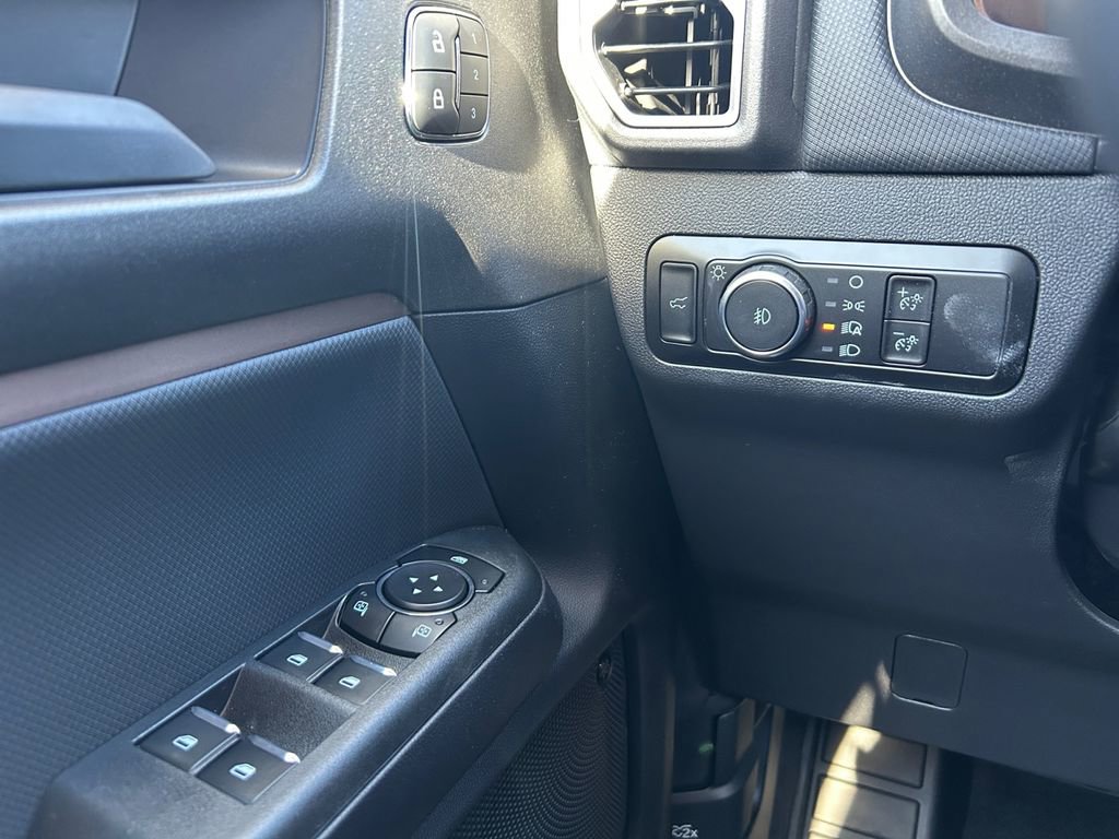Used 2025 Ford Bronco Sport Outer Banks w/ Outer Banks Tech Package+ AWD/4WD image 17