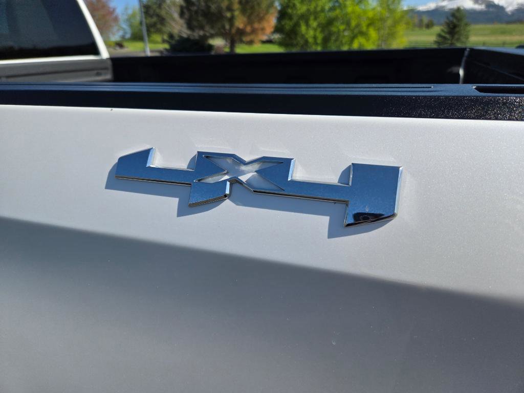 Used 2024 GMC Sierra 1500 SLT image 11