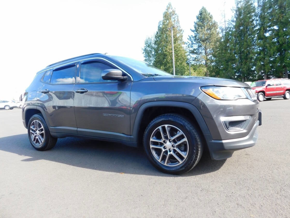 Used 2017 Jeep Compass Latitude w/ Popular Equipment Group image 1