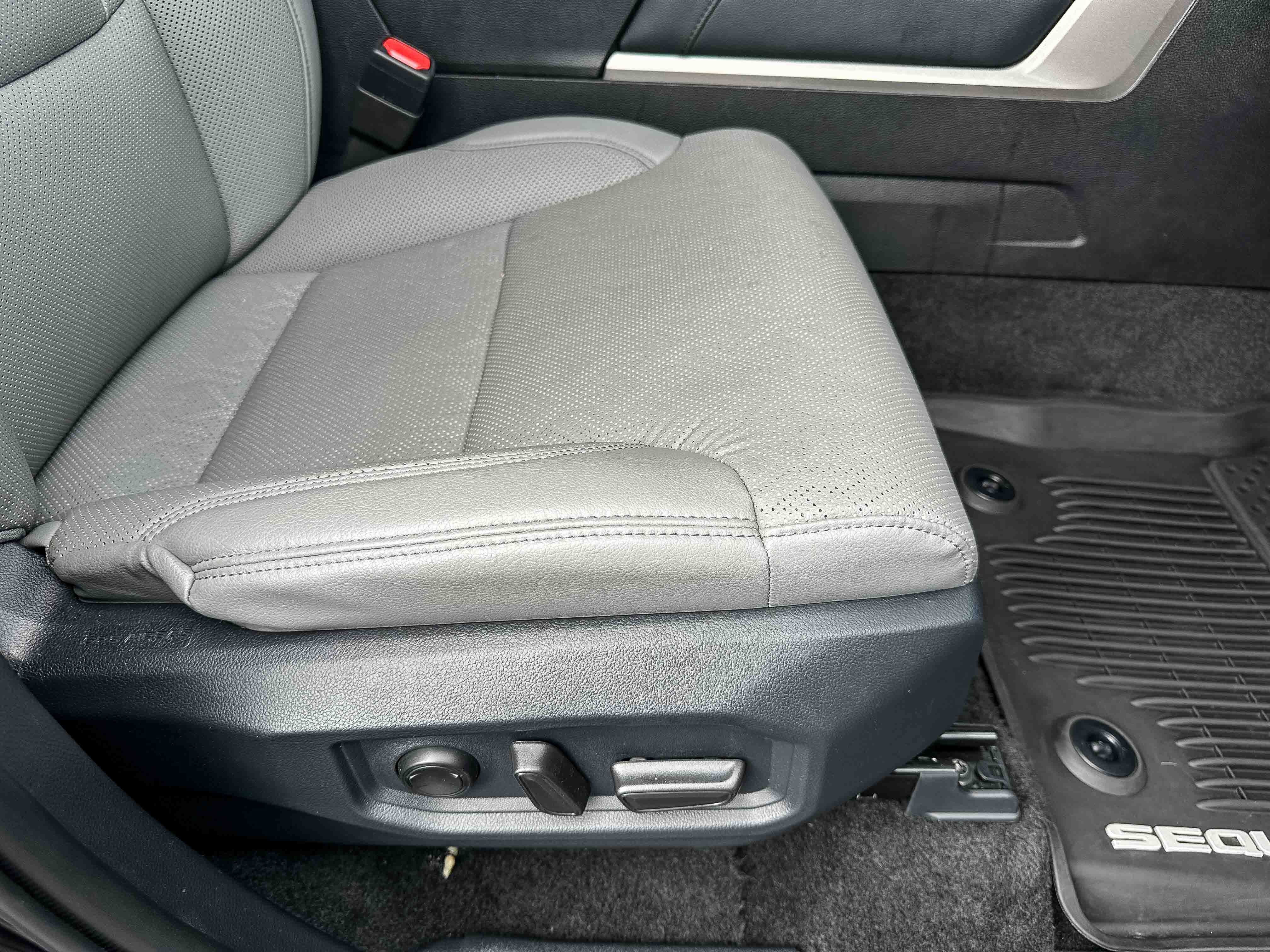 Used 2025 Toyota Sequoia Limited w/ Tow Technology Package AWD/4WD image 28
