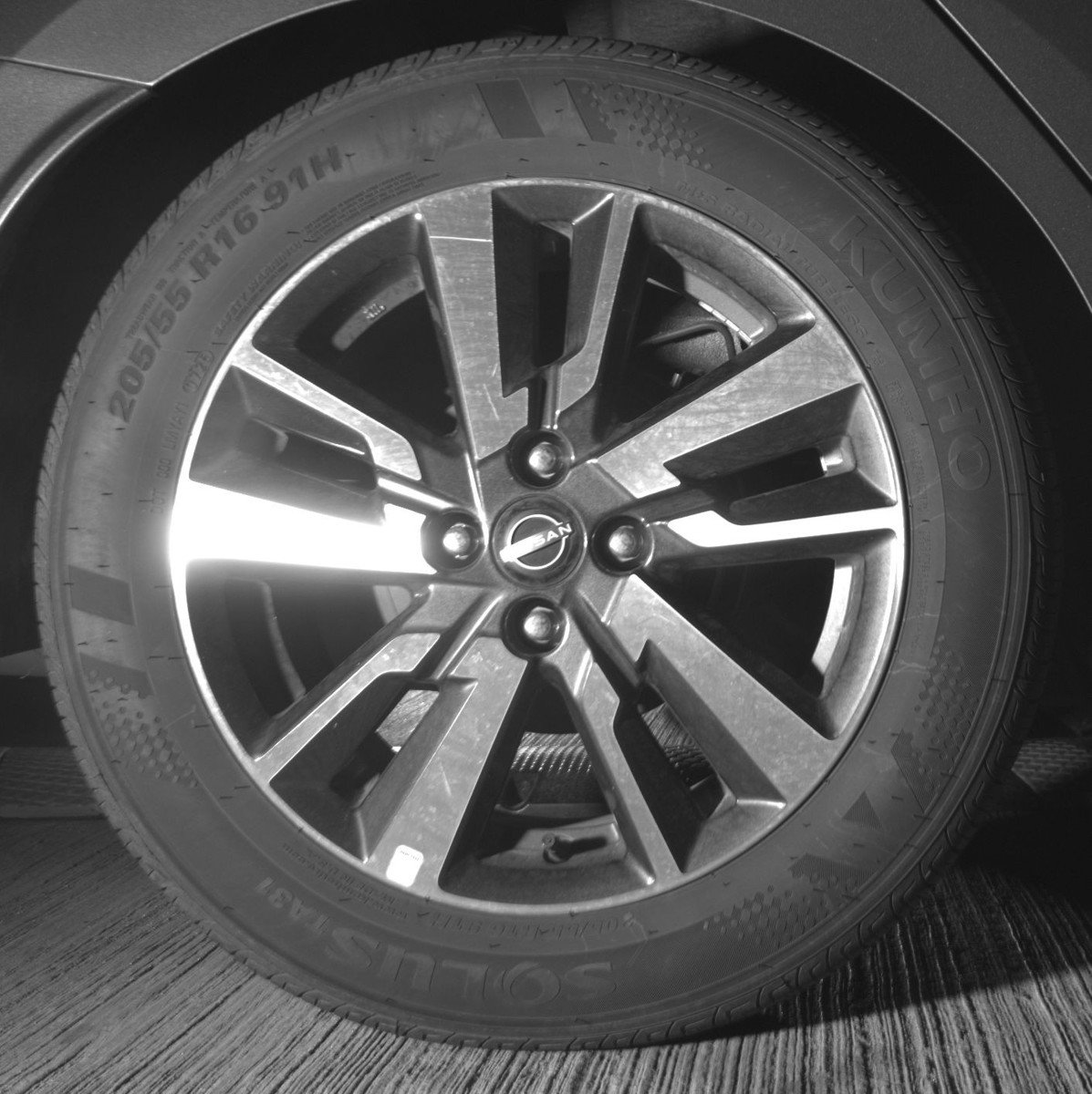 Used 2025 Nissan Versa SV FWD image 15