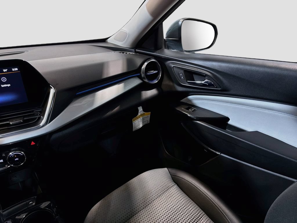 Used 2025 Chevrolet Trax LT w/ Driver Confidence Package FWD image 22
