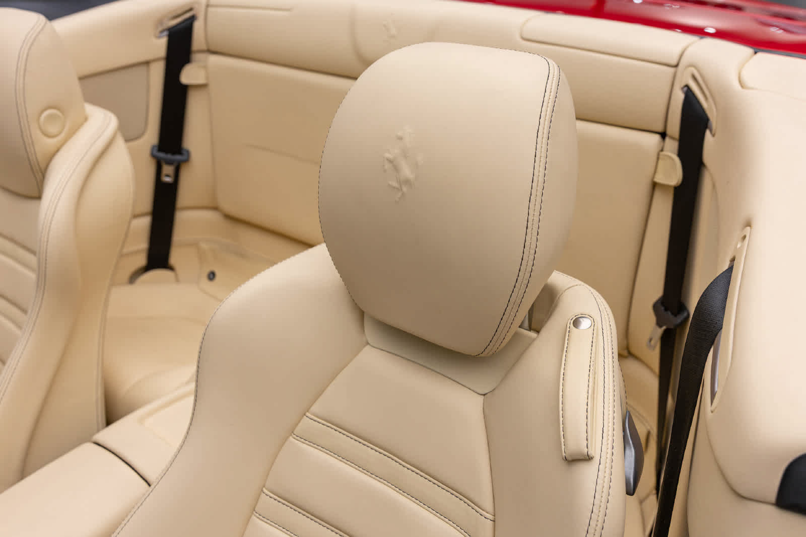 Used 2010 Ferrari California RWD image 32