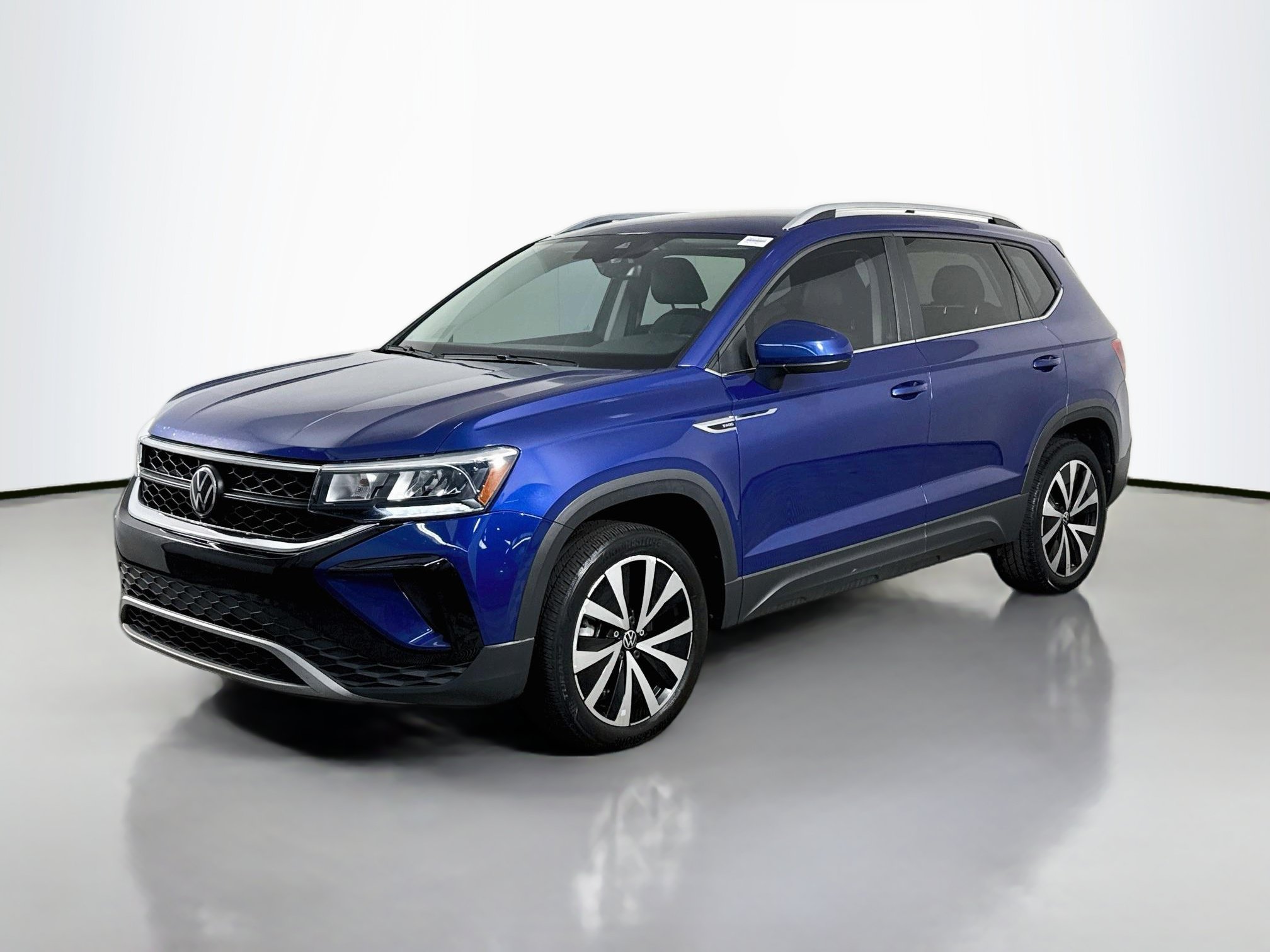Used 2023 Volkswagen Taos SE FWD image 4