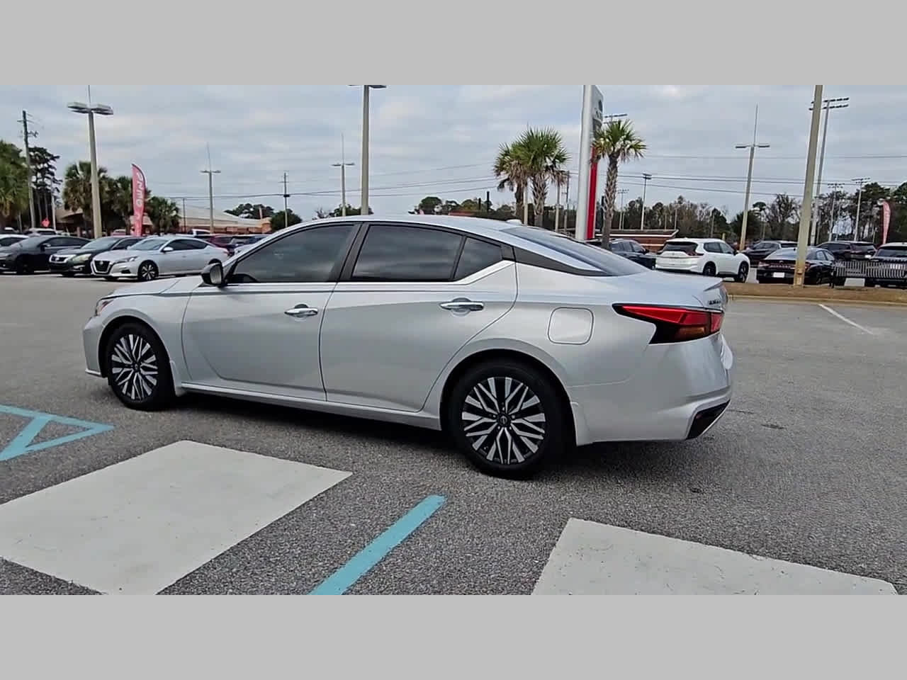 Used 2024 Nissan Altima 2.5 SV image 27