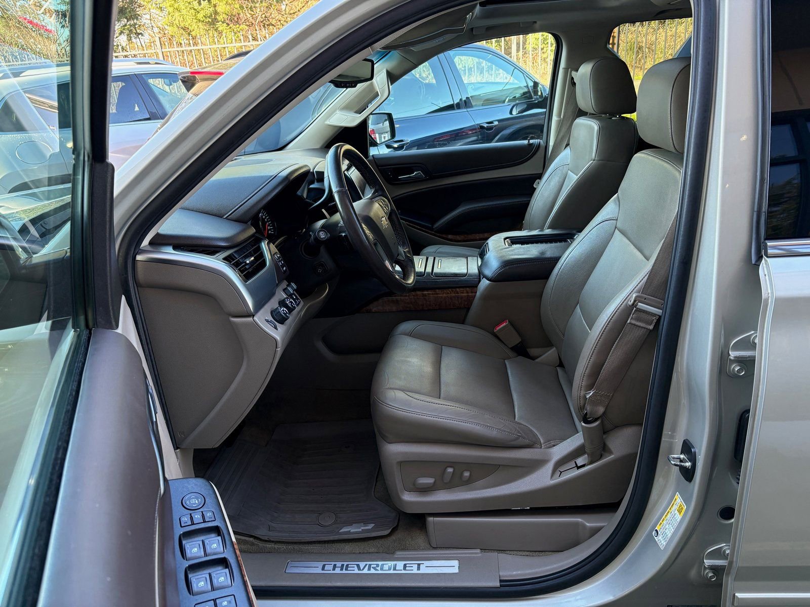 Used 2015 Chevrolet Suburban LTZ image 9