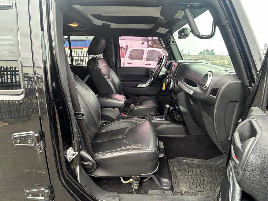 Used 2015 Jeep Wrangler Unlimited Rubicon AWD/4WD image 23