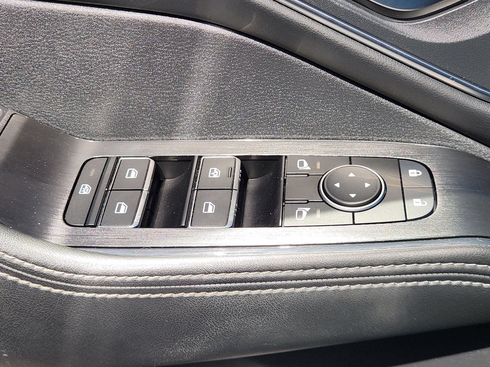 Used 2023 Nissan Rogue Platinum w/ Platinum Premium Package AWD/4WD image 28
