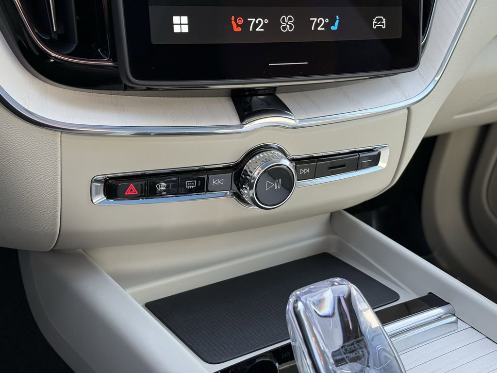New 2026 Volvo XC60 B5 Ultra w/ Climate Package image 23