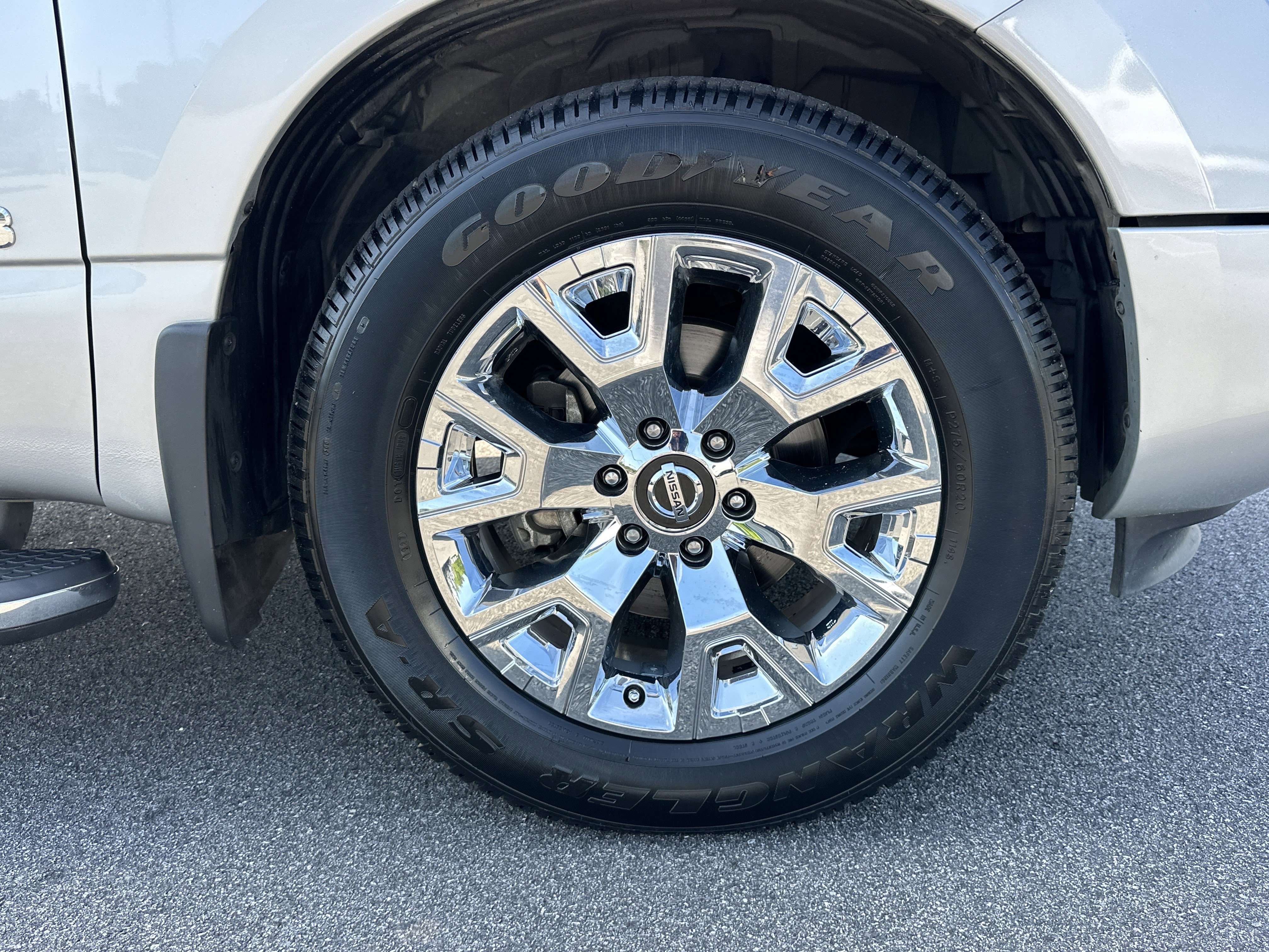 Used 2020 Nissan Titan SL w/ Moonroof Package RWD image 12