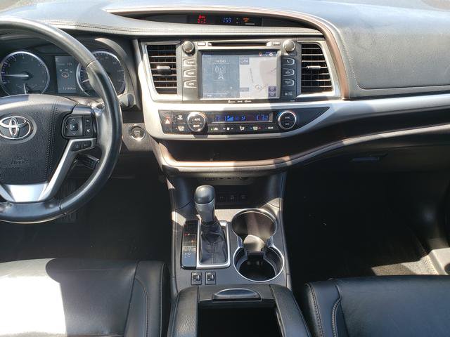 Used 2019 Toyota Highlander XLE AWD/4WD image 16
