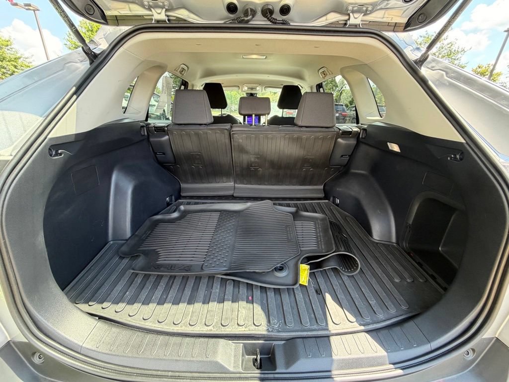 Used 2025 Toyota RAV4 LE AWD/4WD image 32