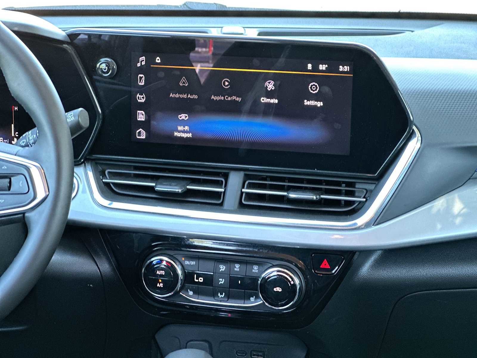 Used 2025 Chevrolet Trax LT w/ LT Convenience Package image 26