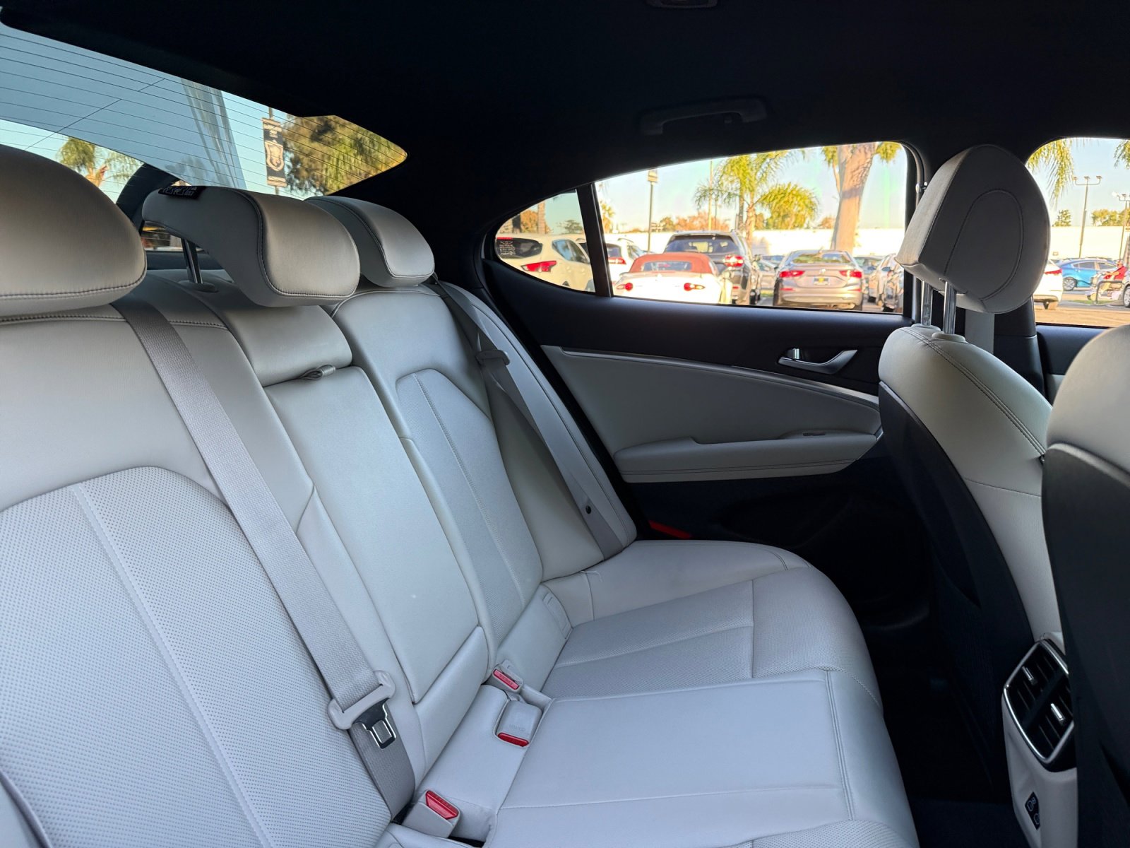 Used 2025 Genesis G70 2.5T image 18