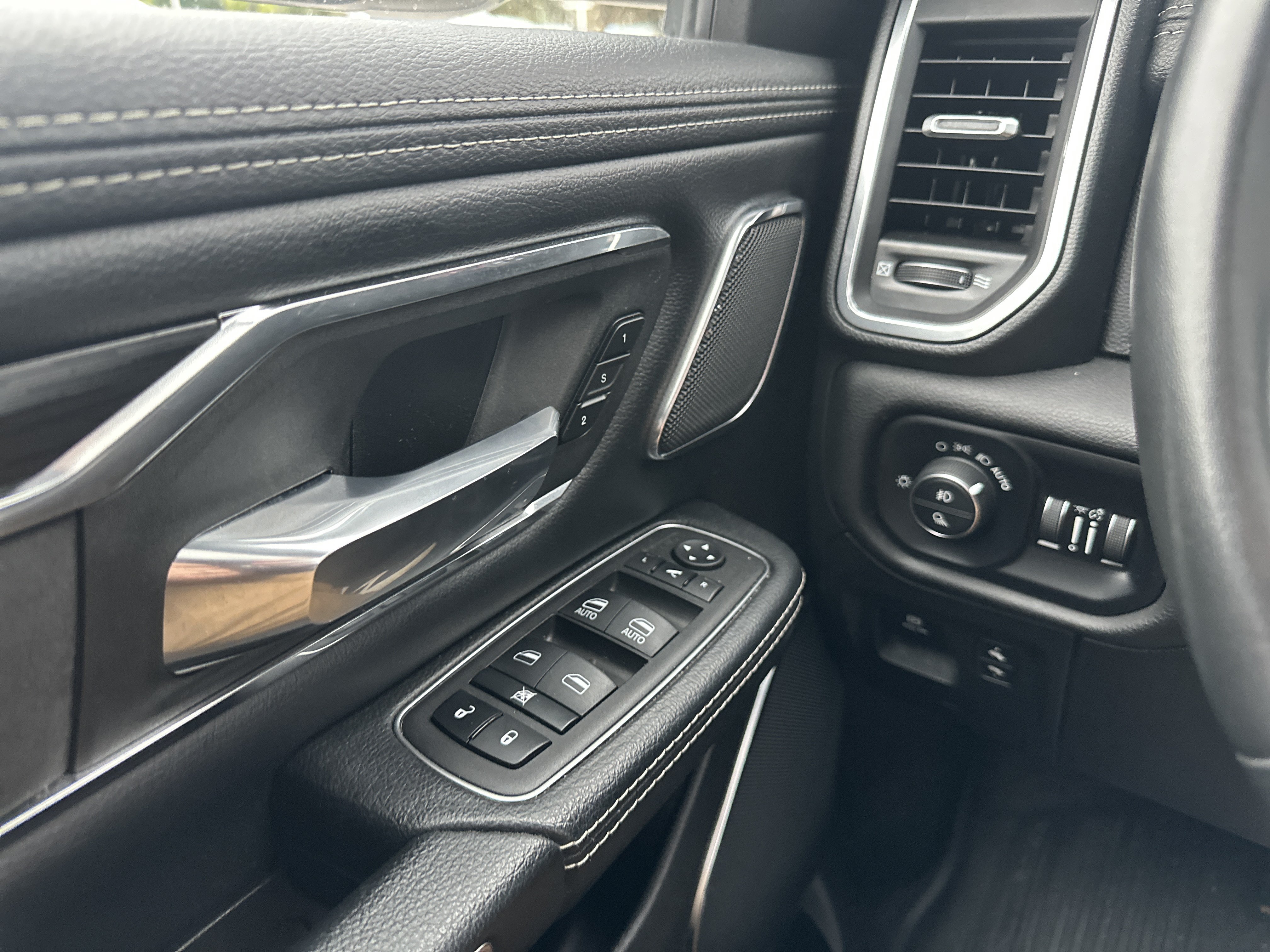 Used 2024 RAM 1500 Laramie AWD/4WD image 25