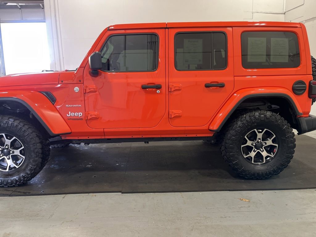 Used 2019 Jeep Wrangler Unlimited Sahara w/ Dual Top Group AWD/4WD image 4